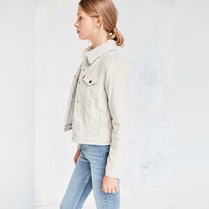 NWT Levi’s Corduroy Ex-Boyfriend Sherpa Lined Trucker Jacket Ecru Size S